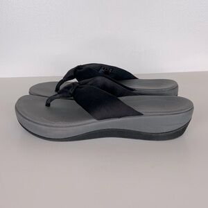 Clarks Cloudsteppers Women's Sandals Size 9 Black Thong Wedge Sandals Soft Knit
